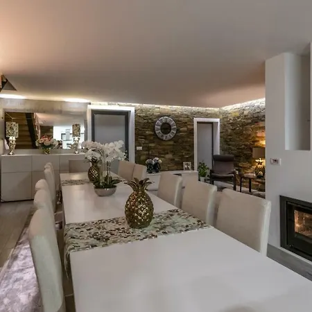 Ferienhaus Longra Family &